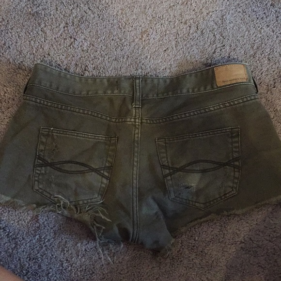 A&F Army Green Low Rise Shorts - Picture 4 of 4